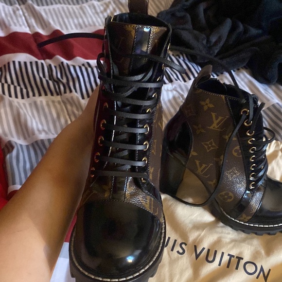 Cute high end booties perfect to wear on a gloomy day ! - Picture 3 of 5